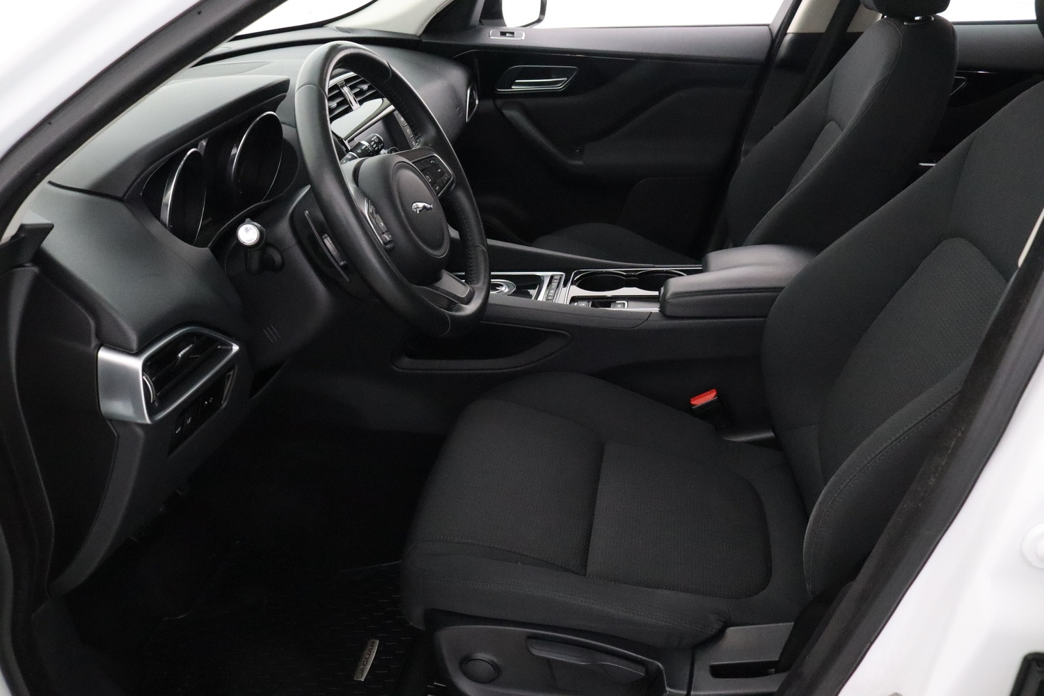 Jaguar F-PACE vaihtoauto
