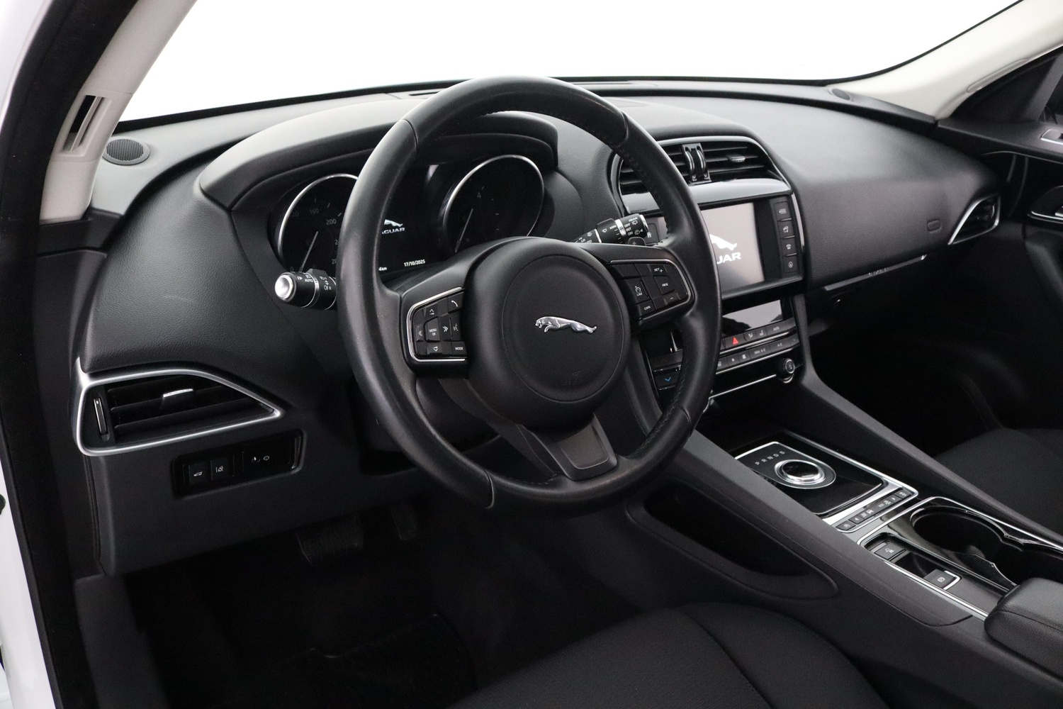 Jaguar F-PACE vaihtoauto