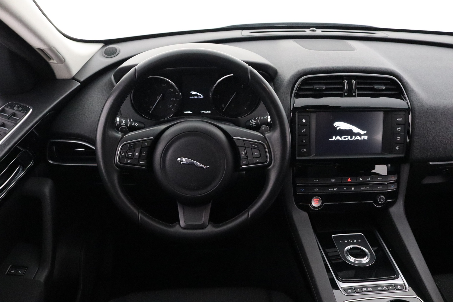 Jaguar F-PACE vaihtoauto