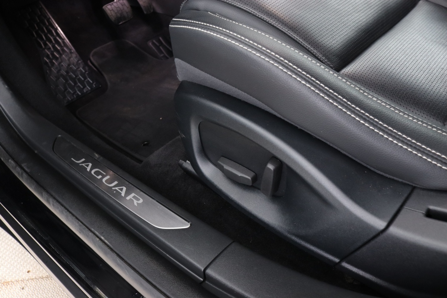 Jaguar I-PACE vaihtoauto