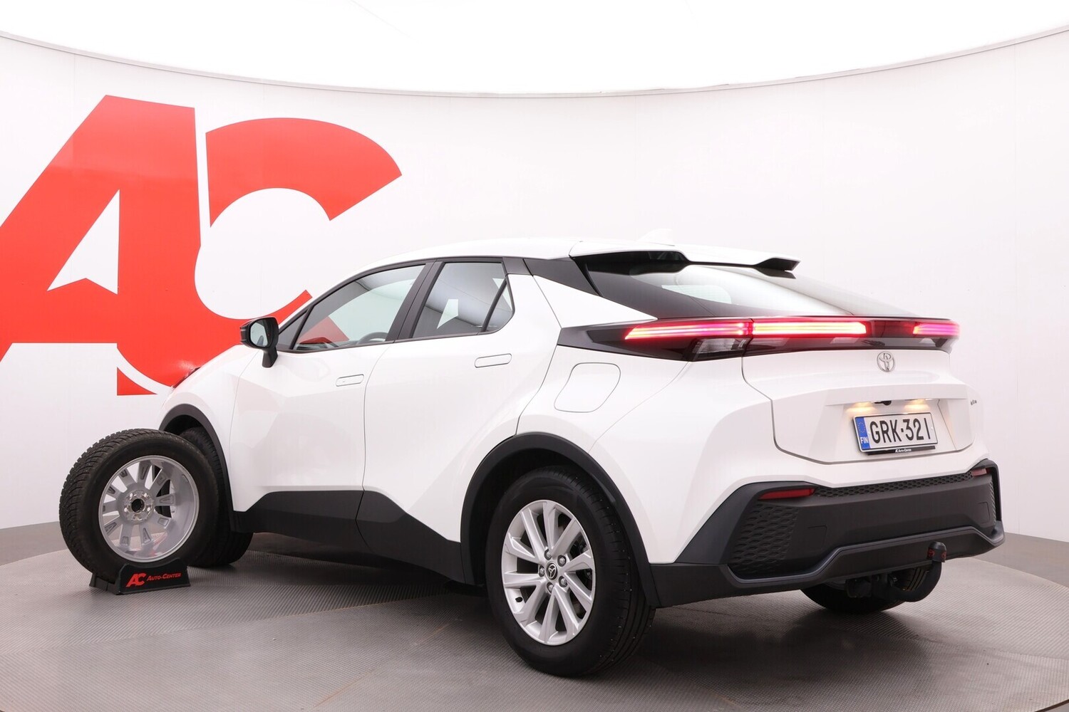 Toyota C-HR vaihtoauto