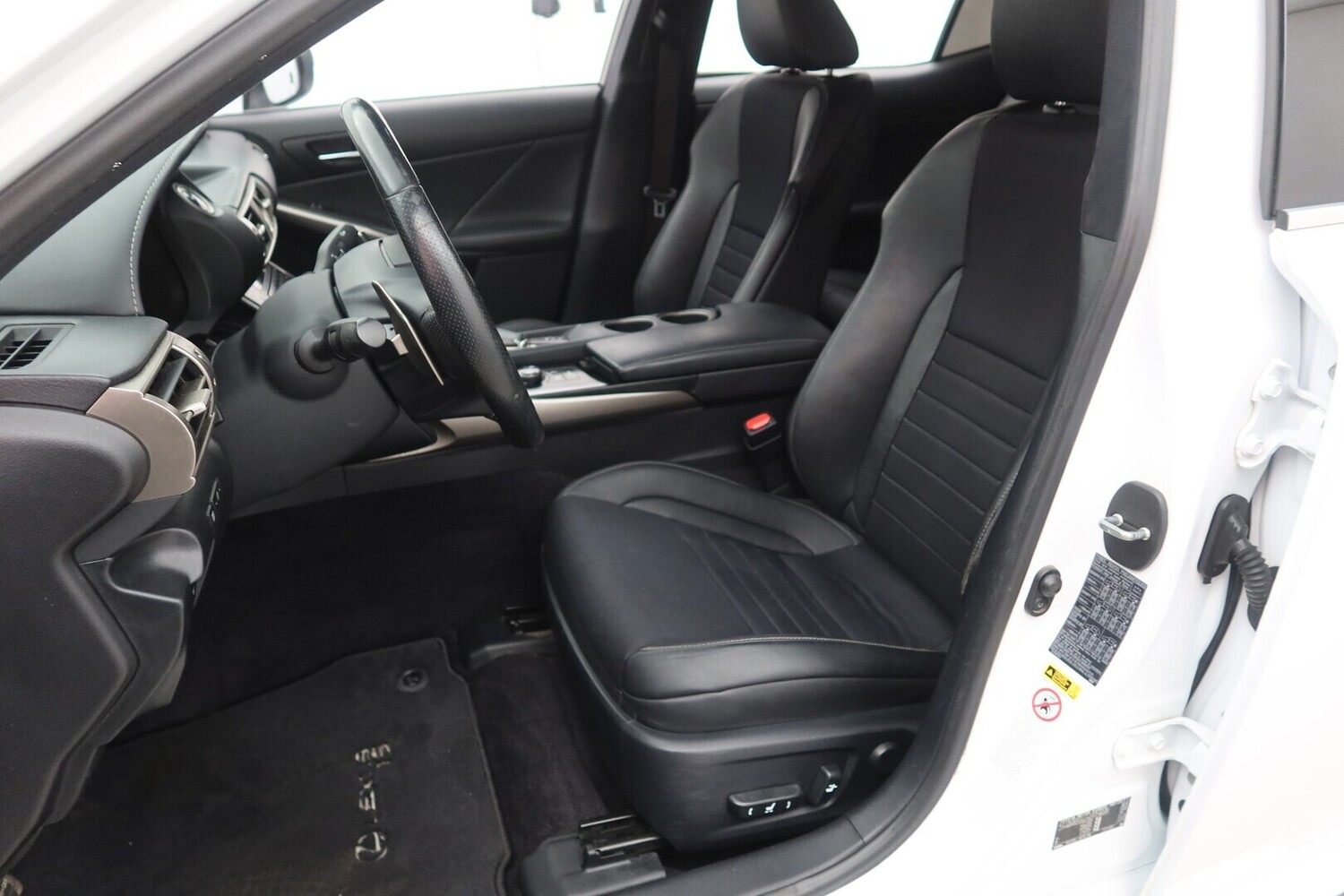 Lexus IS vaihtoauto