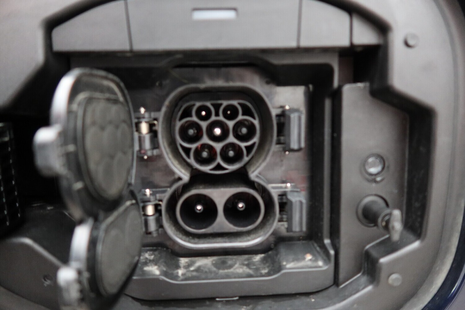 Toyota bZ4X vaihtoauto