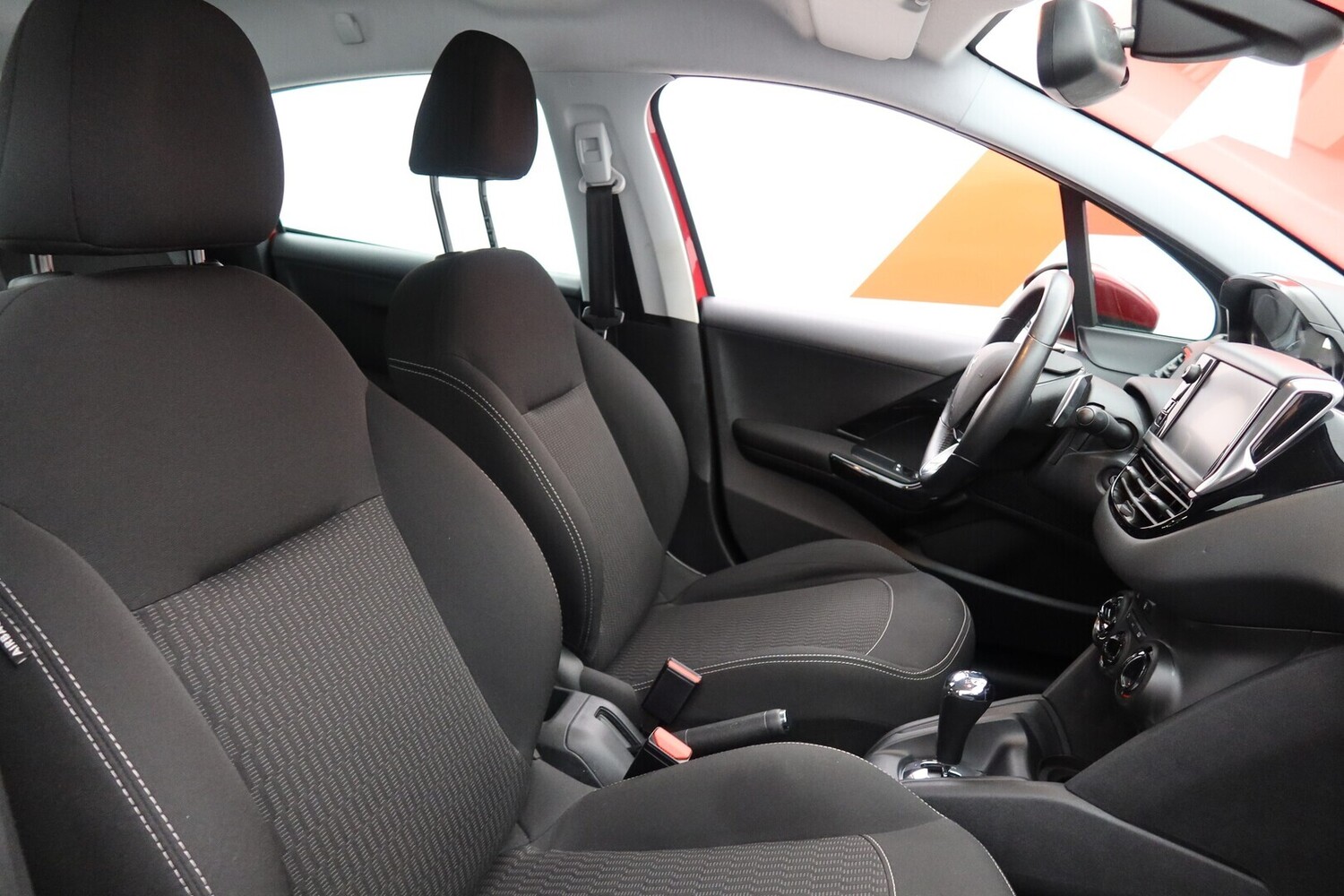 Peugeot 208 vaihtoauto