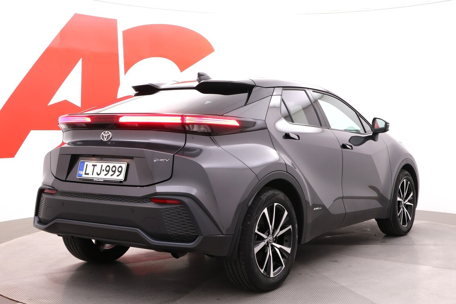 Toyota C-HR vaihtoauto