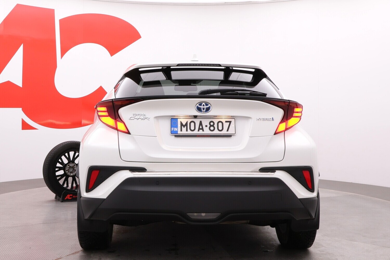 Toyota C-HR vaihtoauto