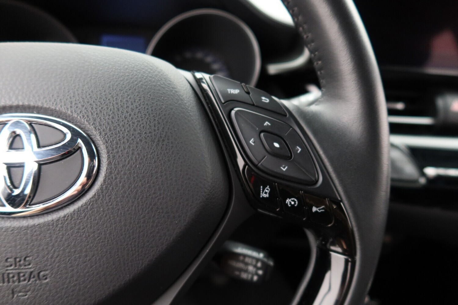 Toyota C-HR vaihtoauto