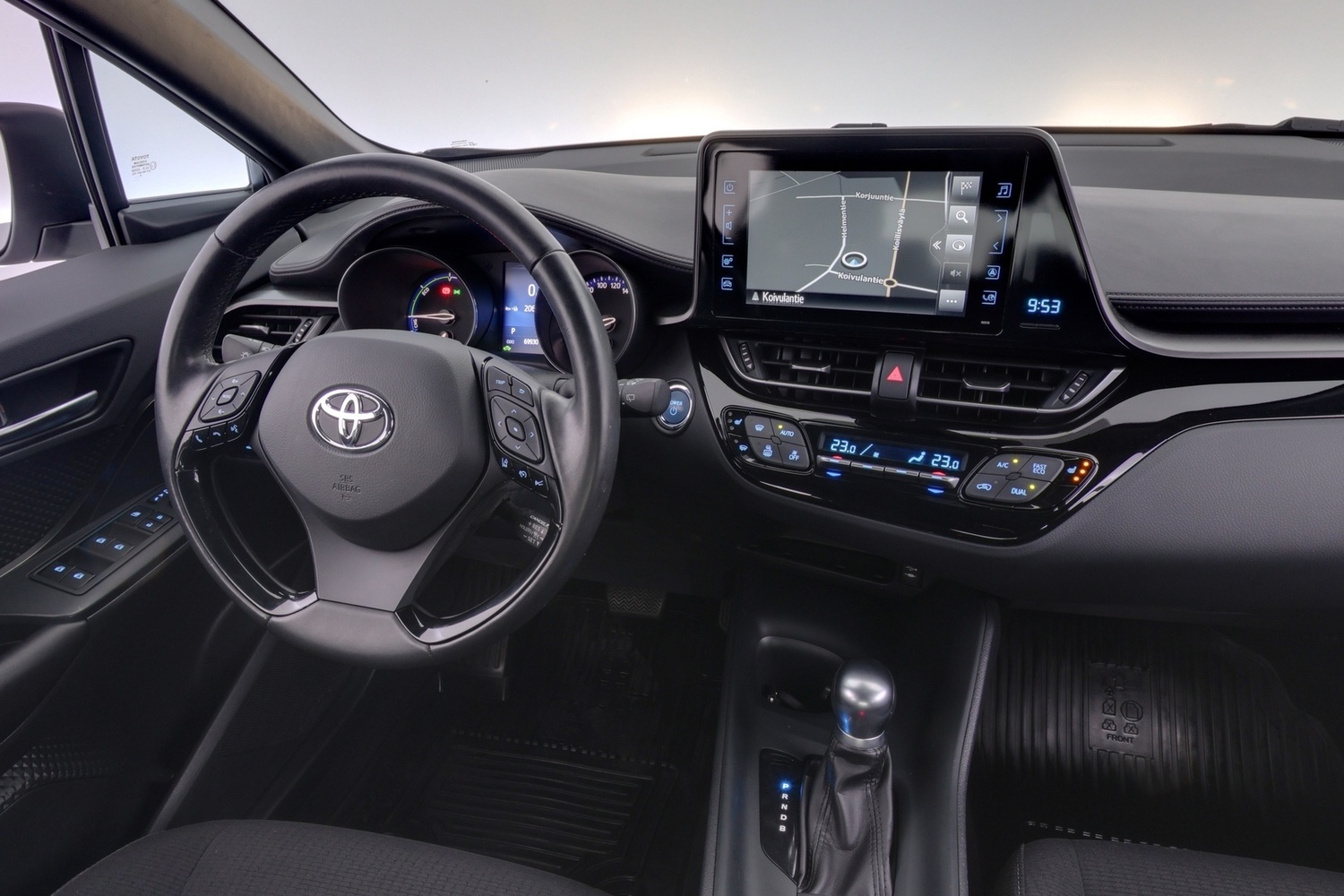 Toyota C-HR vaihtoauto