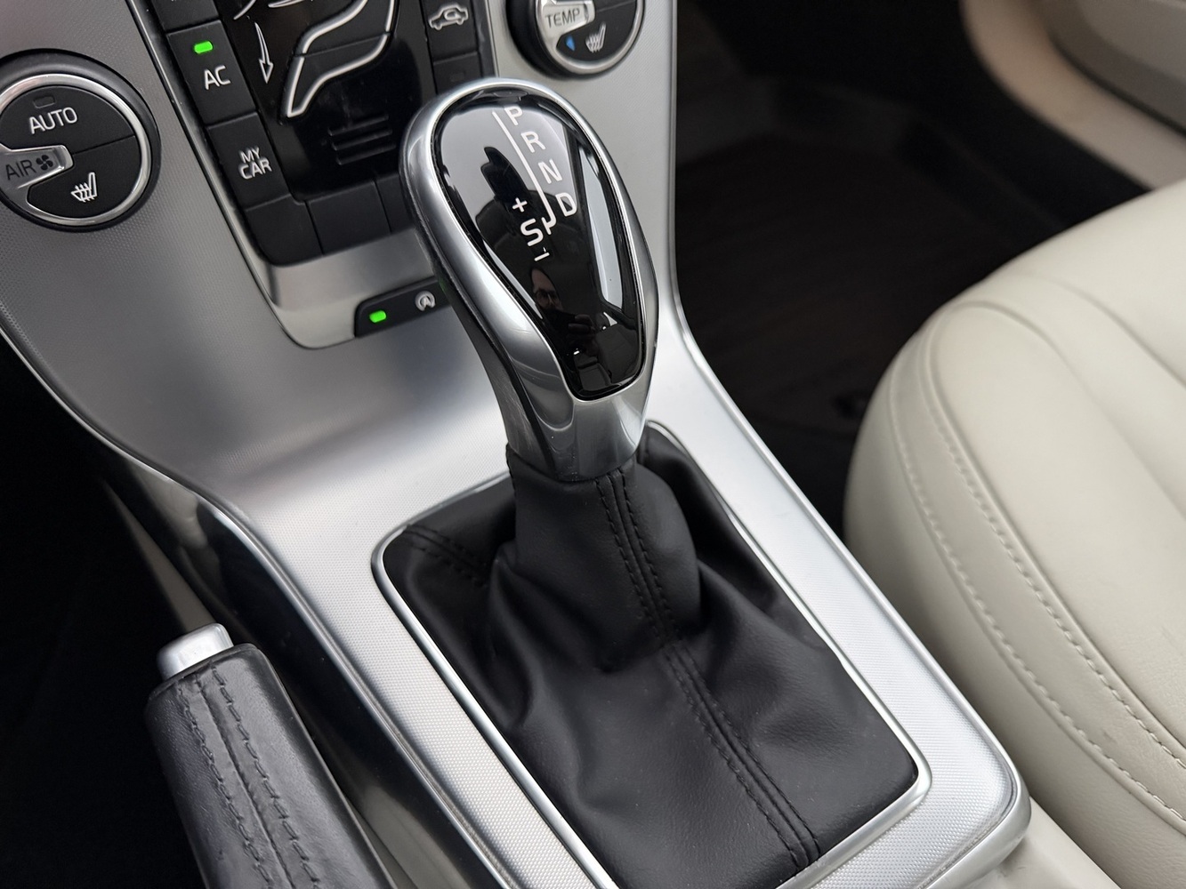 Volvo V40 Cross Country vaihtoauto
