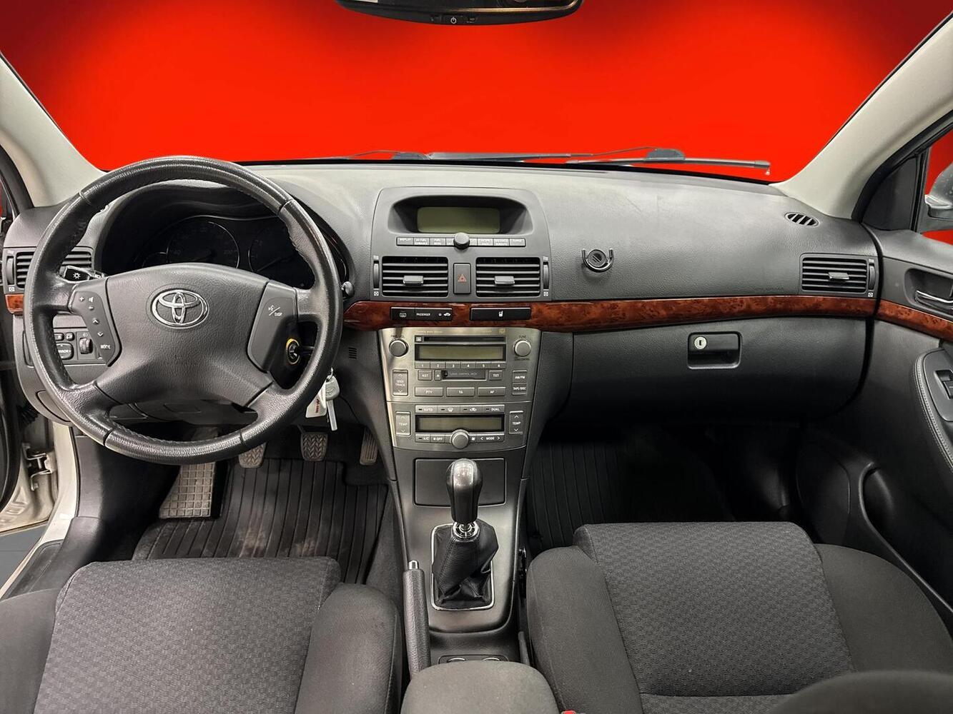 Toyota Avensis vaihtoauto