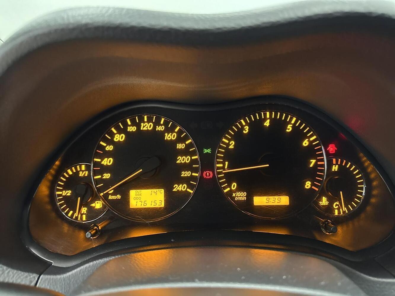 Toyota Avensis vaihtoauto