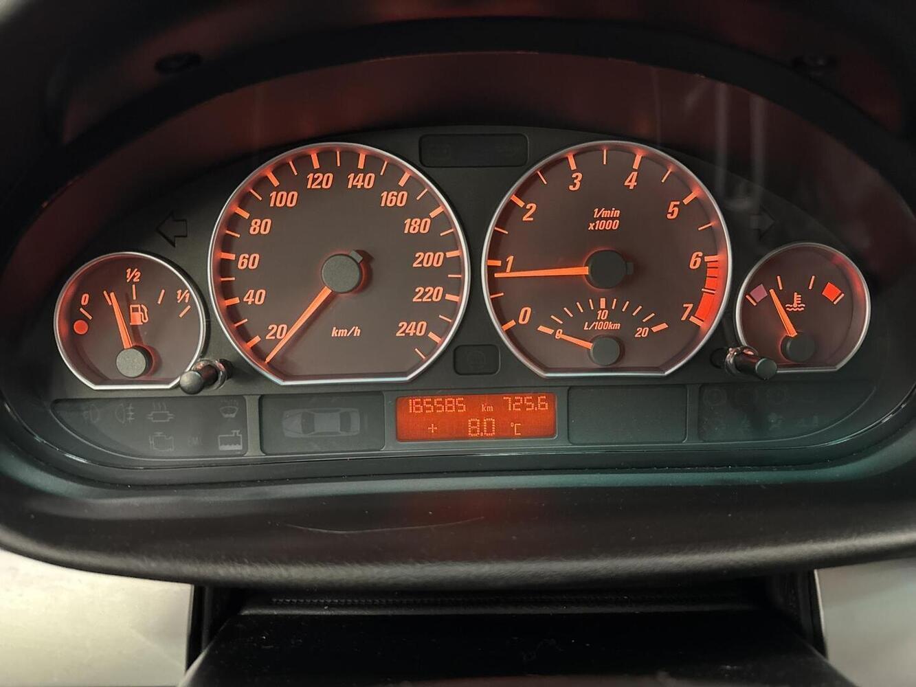 BMW 330 vaihtoauto