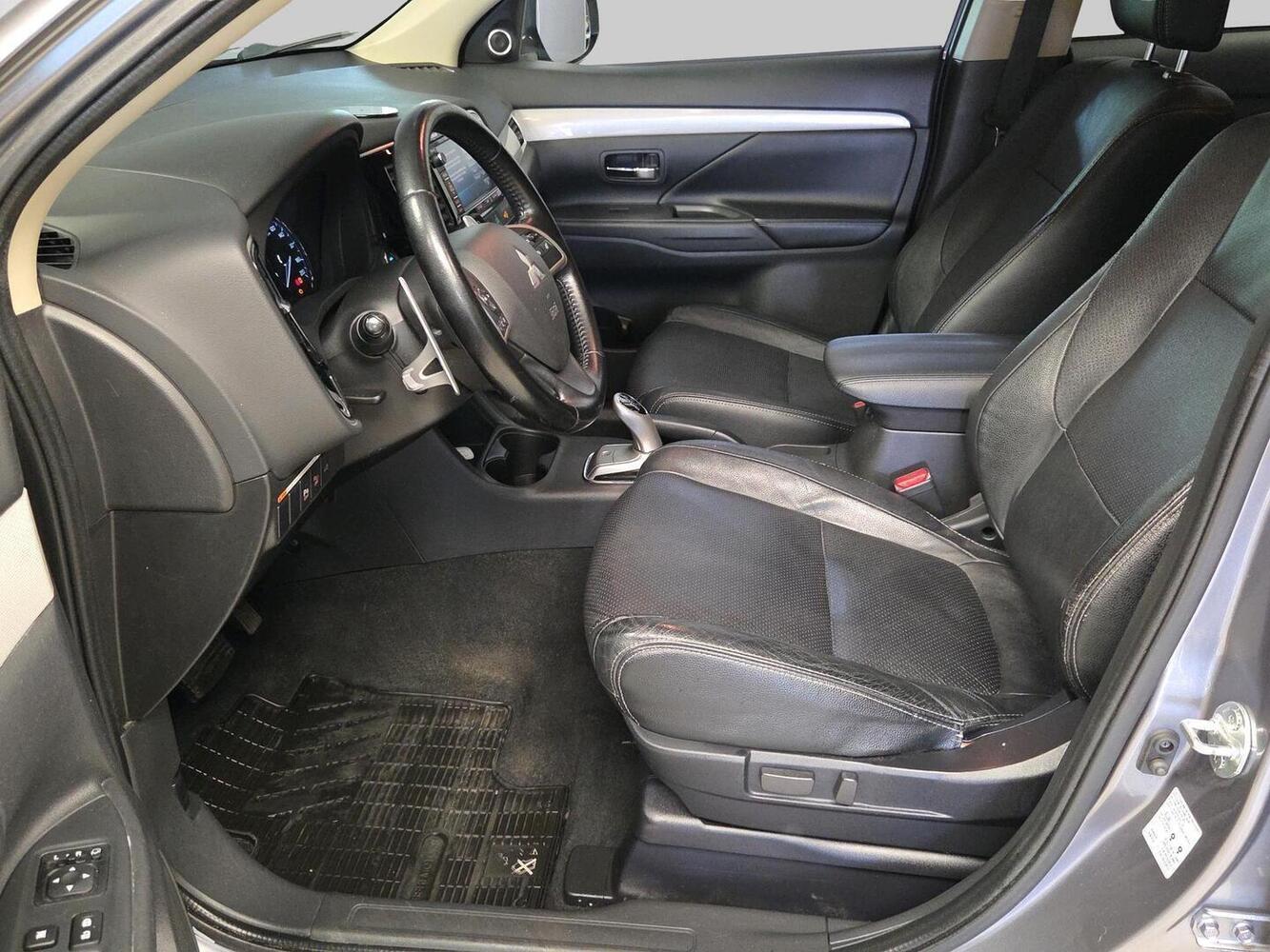 Mitsubishi Outlander PHEV vaihtoauto