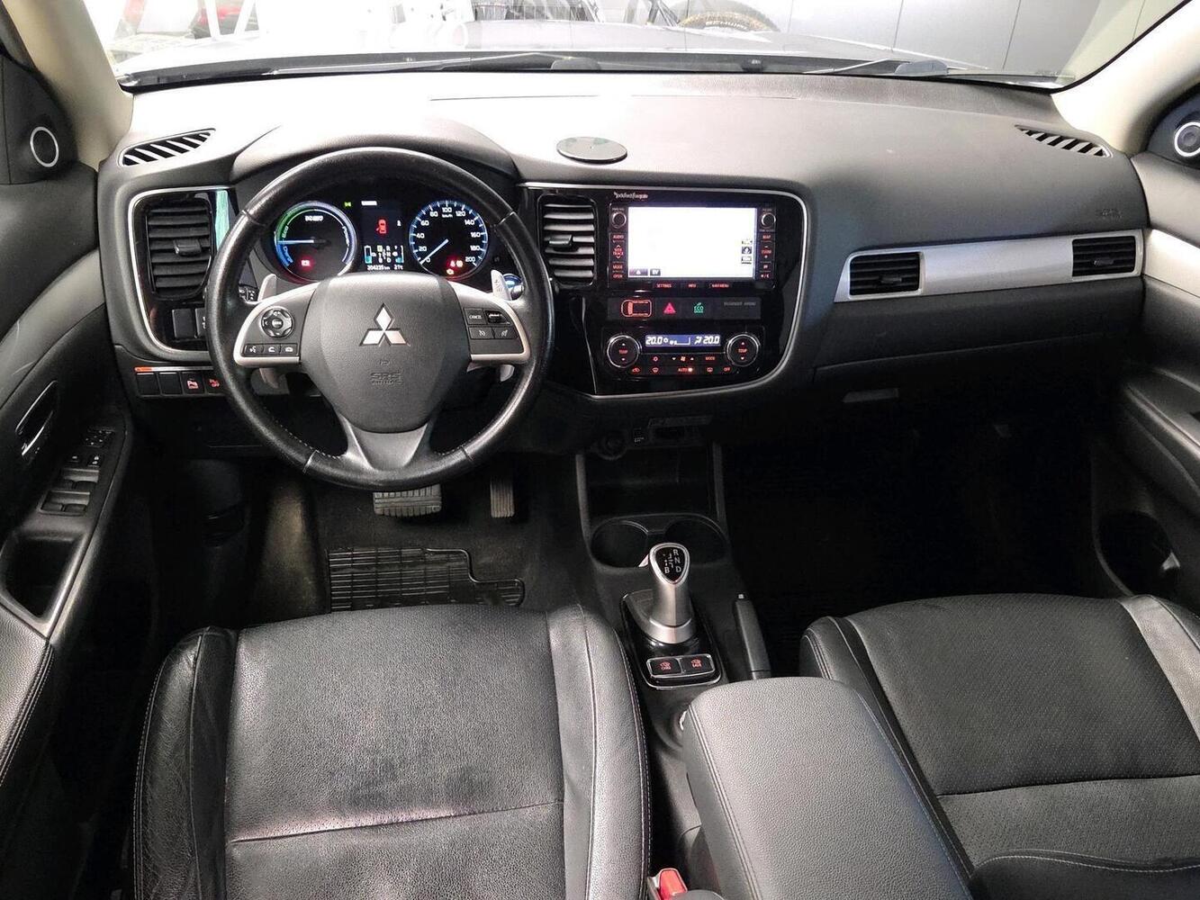 Mitsubishi Outlander PHEV vaihtoauto