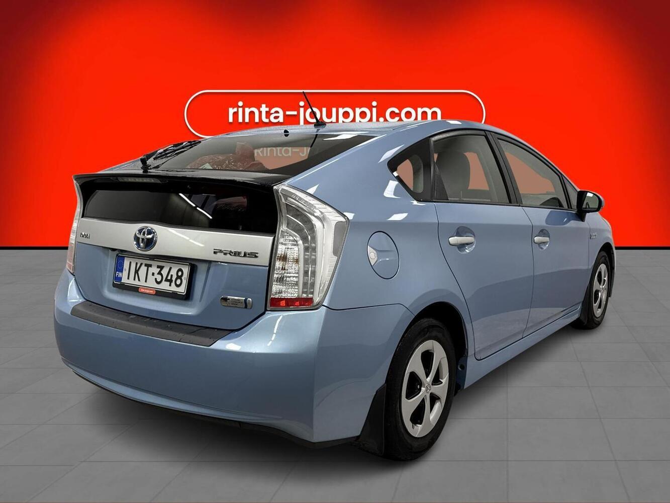 Toyota Prius PHEV vaihtoauto