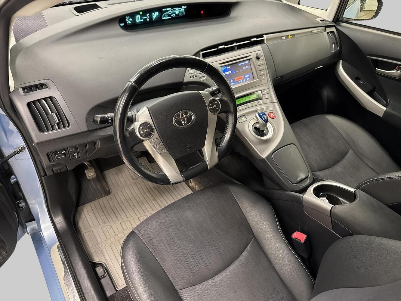 Toyota Prius PHEV vaihtoauto