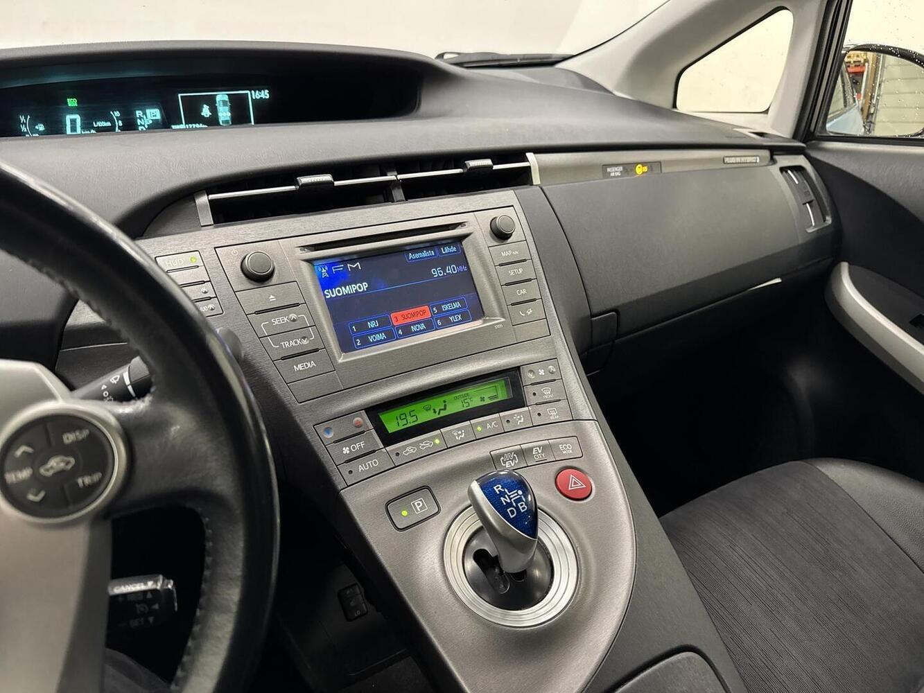 Toyota Prius PHEV vaihtoauto