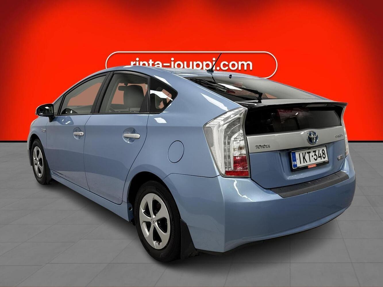 Toyota Prius PHEV vaihtoauto