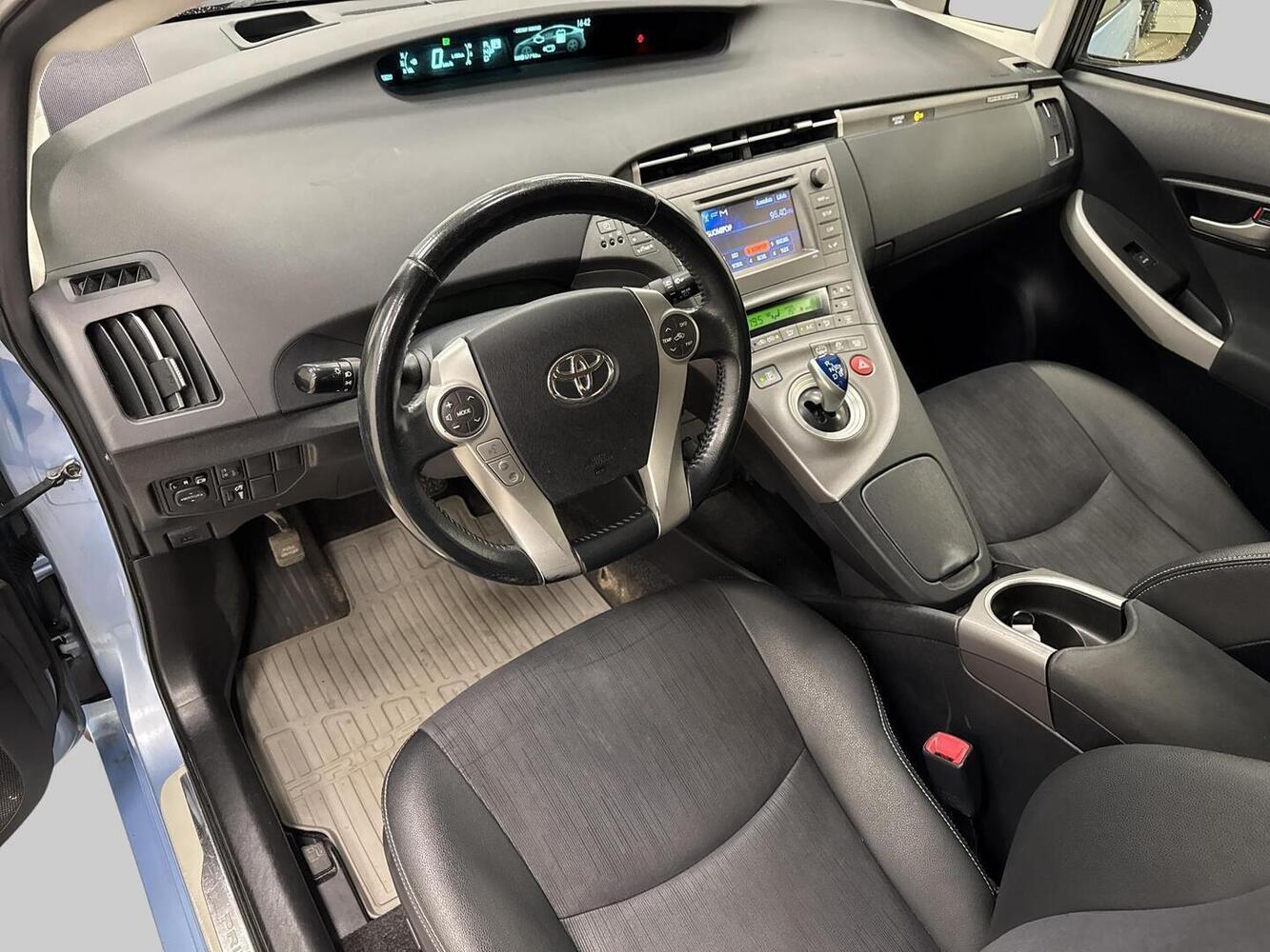 Toyota Prius PHEV vaihtoauto