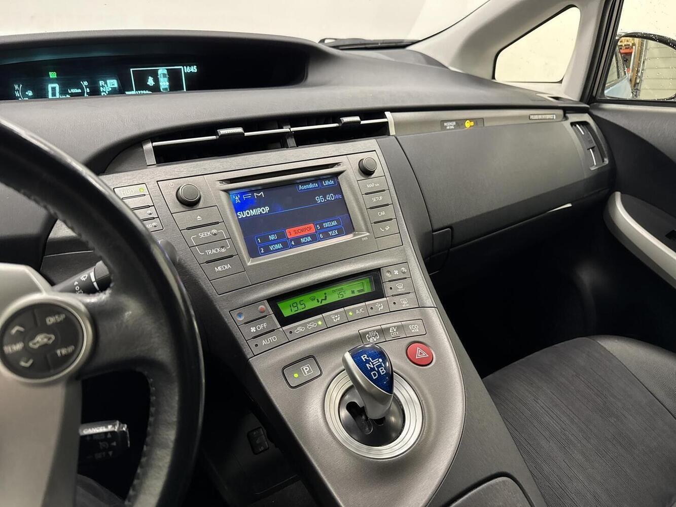 Toyota Prius PHEV vaihtoauto