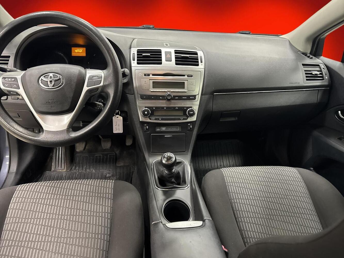 Toyota Avensis vaihtoauto