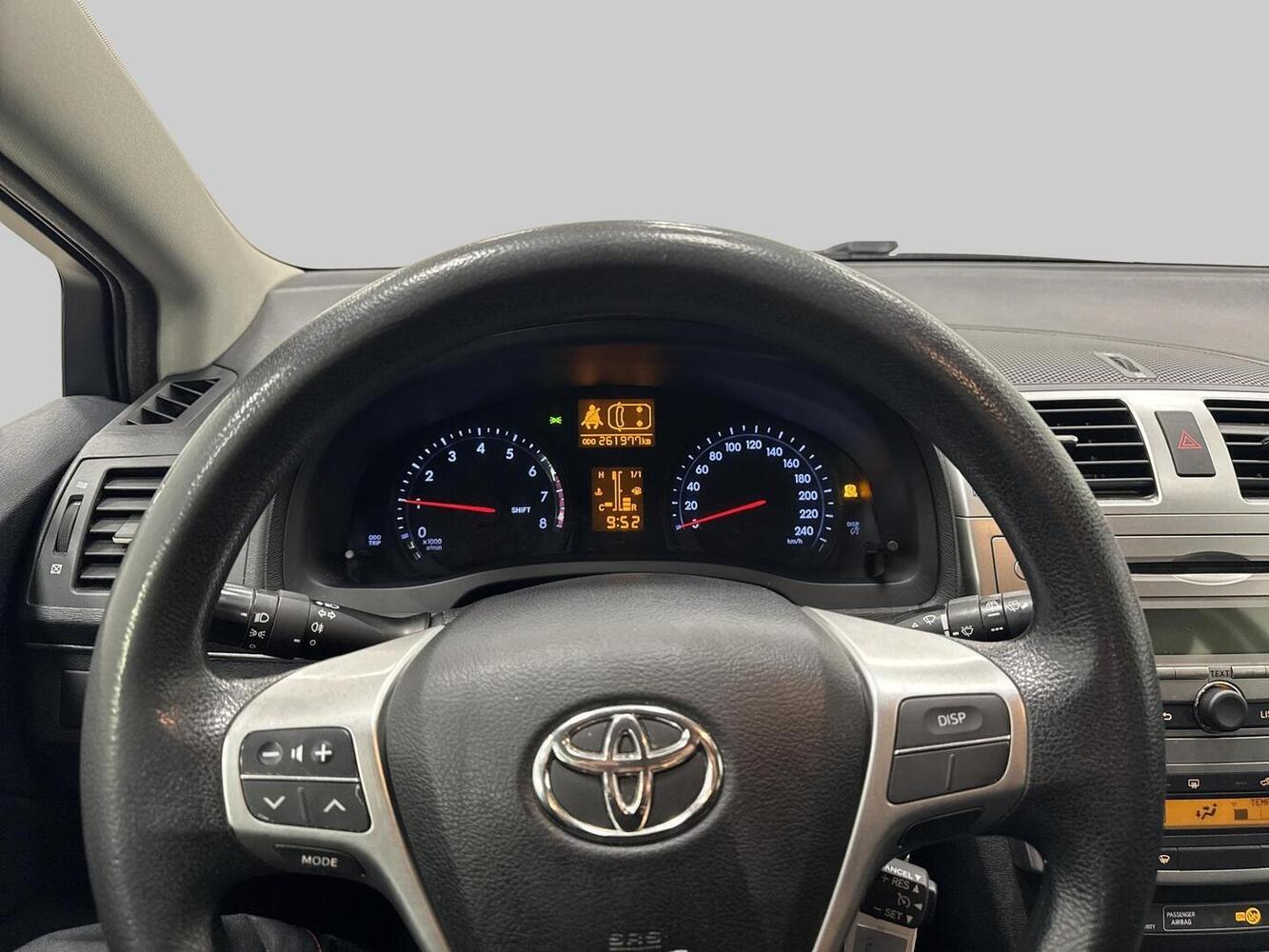 Toyota Avensis vaihtoauto