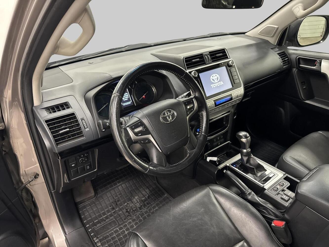 Toyota Land Cruiser vaihtoauto