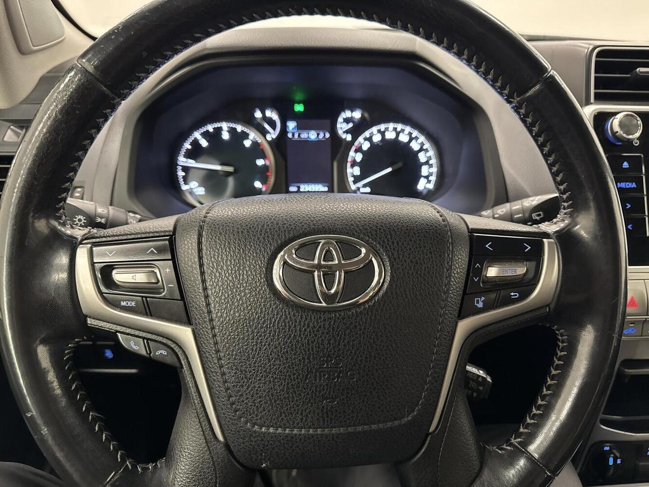 Toyota Land Cruiser vaihtoauto