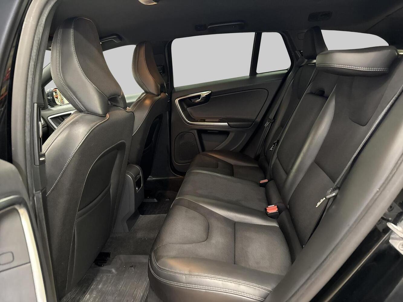 Volvo V60 Cross Country vaihtoauto