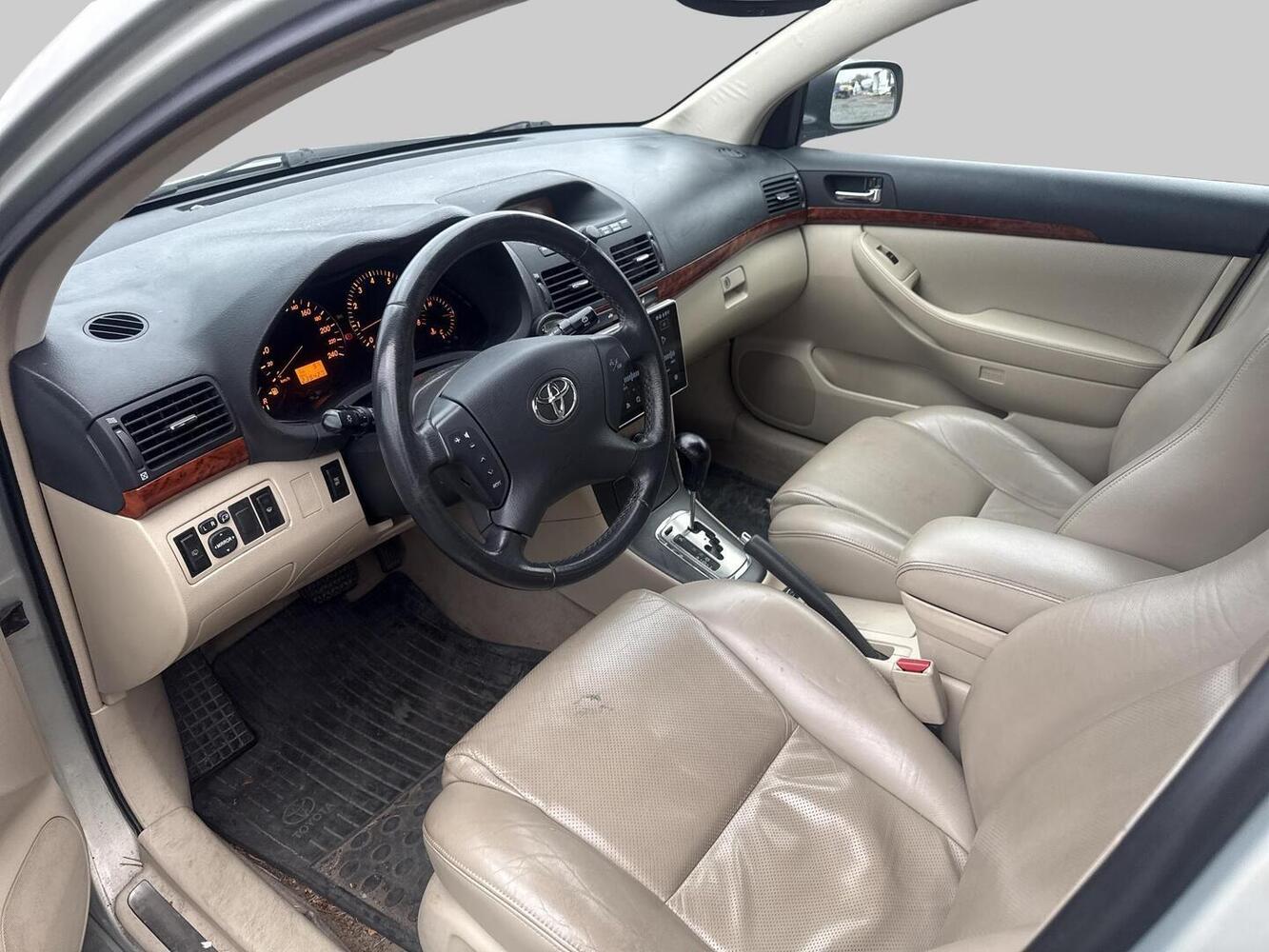 Toyota Avensis vaihtoauto