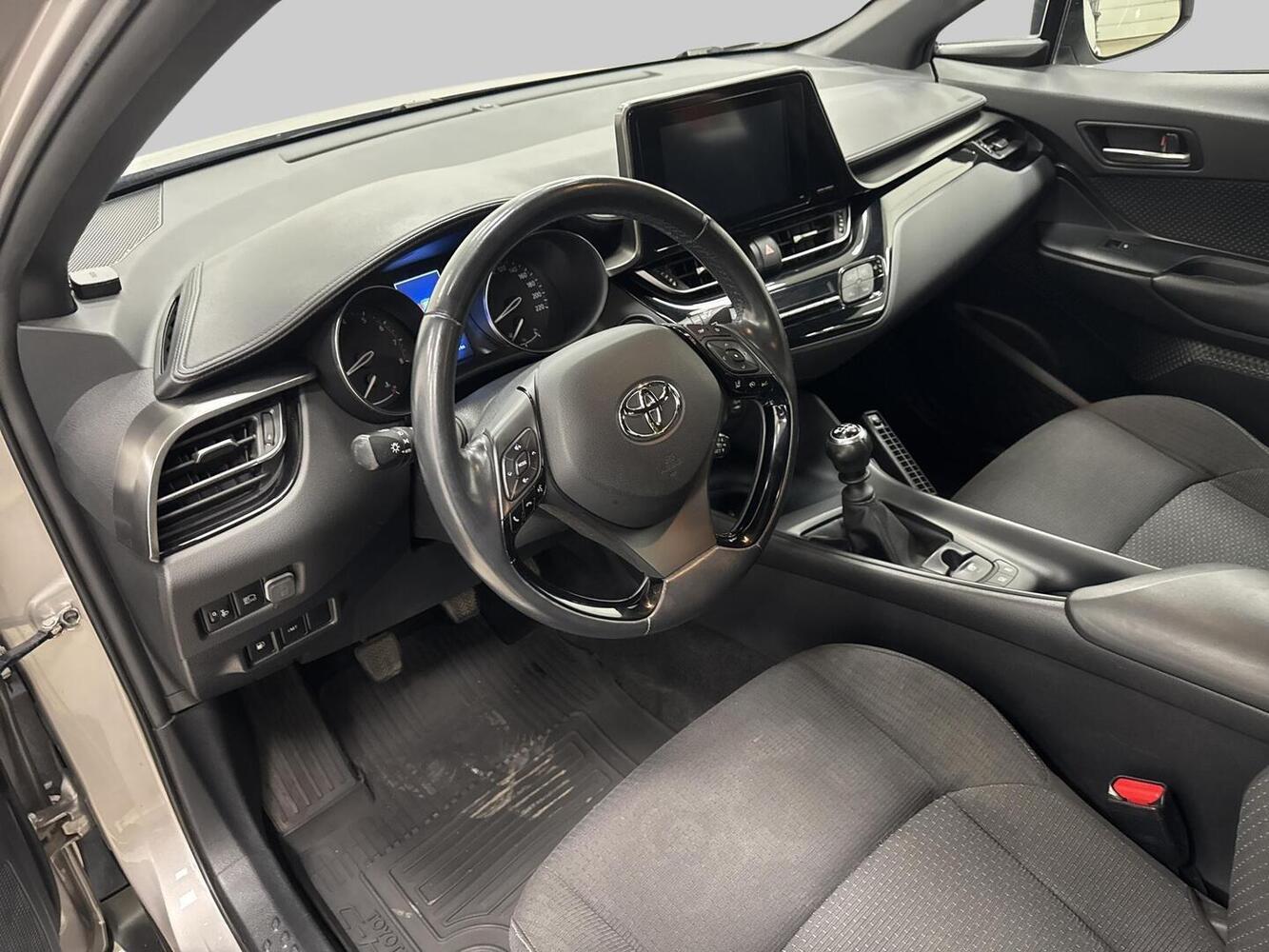 Toyota C-HR vaihtoauto
