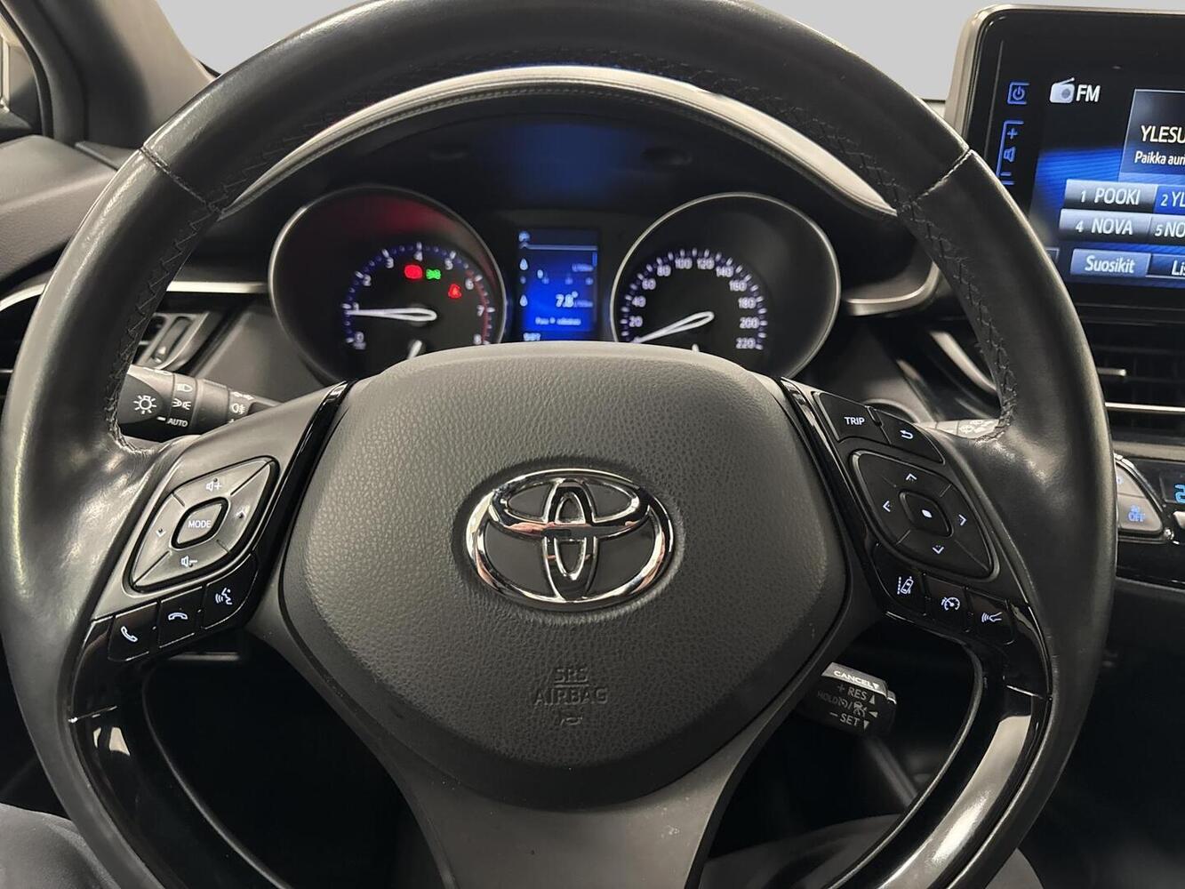 Toyota C-HR vaihtoauto