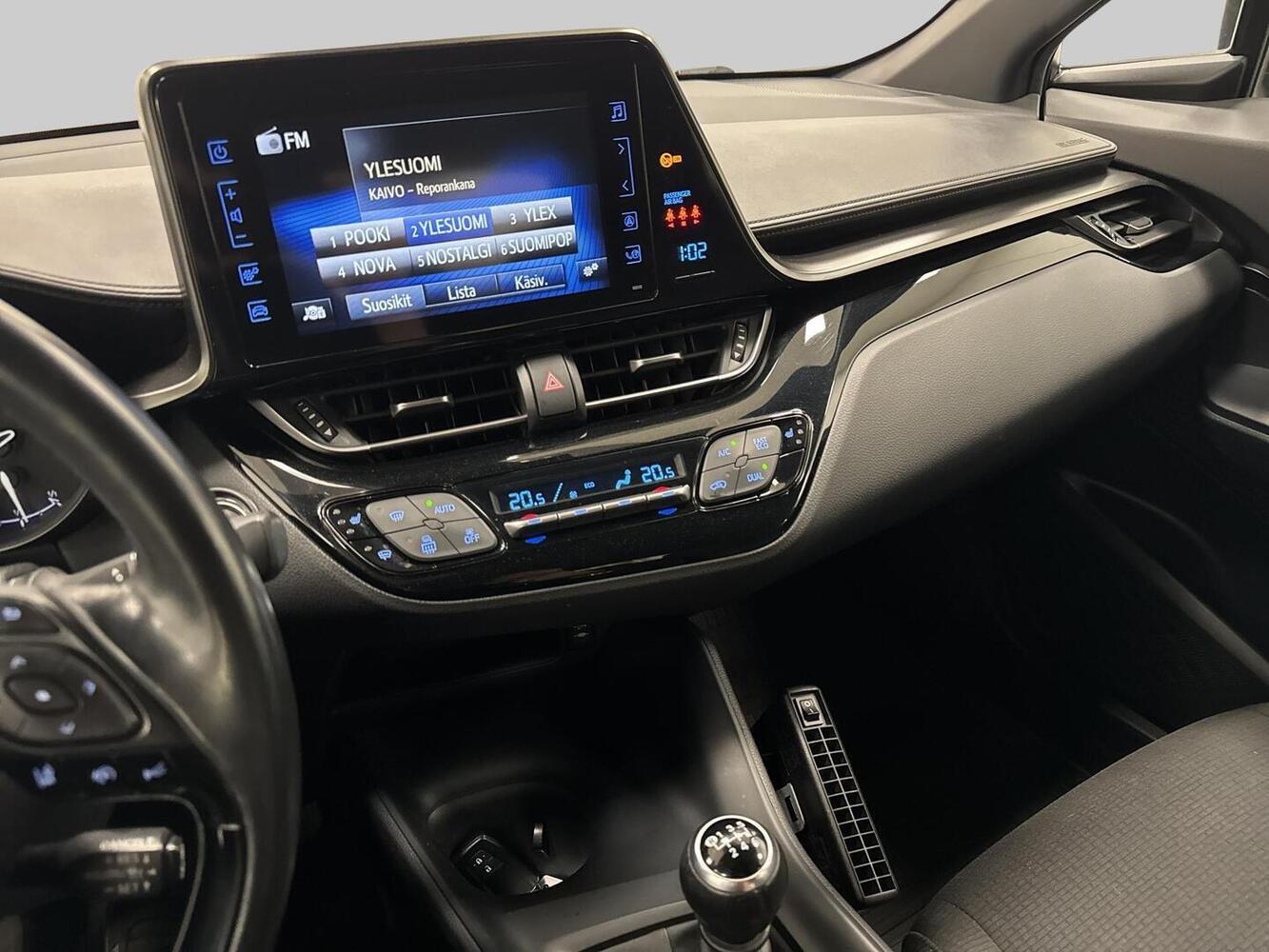 Toyota C-HR vaihtoauto