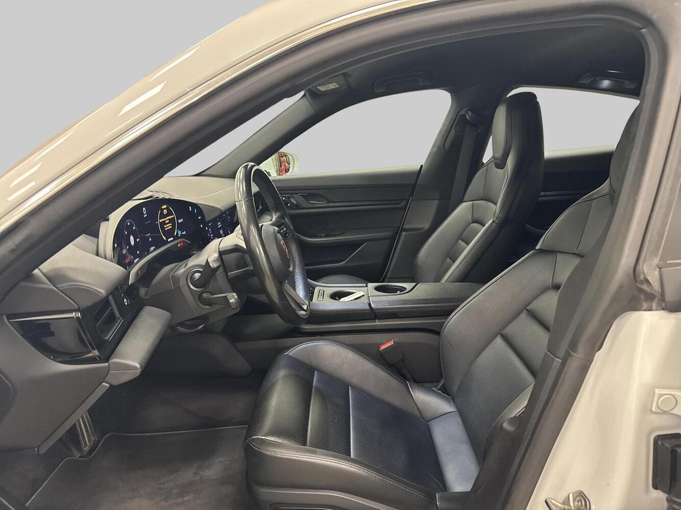 Porsche Taycan vaihtoauto