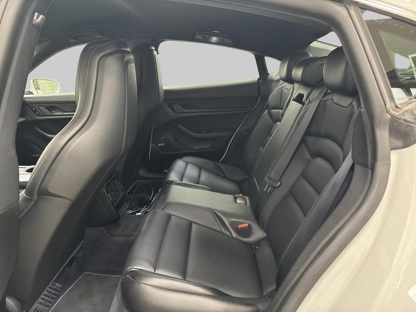 Porsche Taycan vaihtoauto