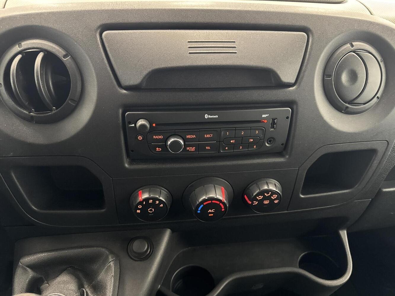 Nissan NV400 vaihtoauto