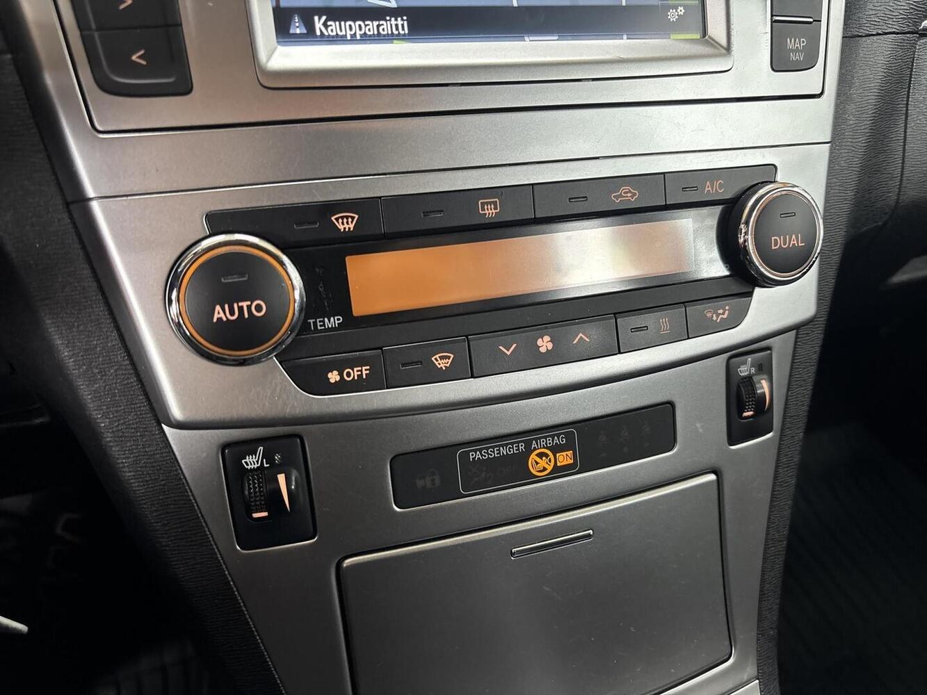 Toyota Avensis vaihtoauto