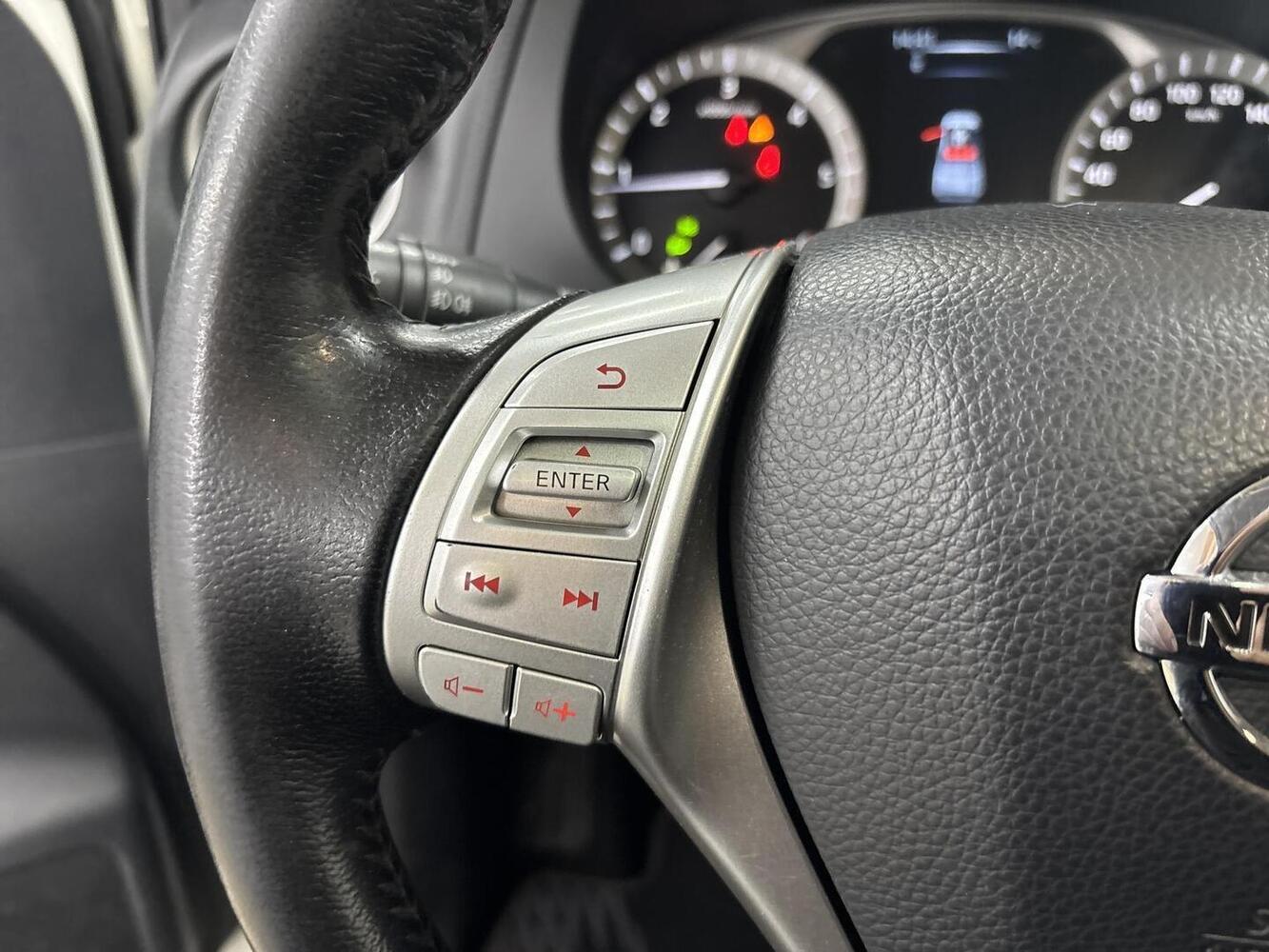 Nissan Navara vaihtoauto