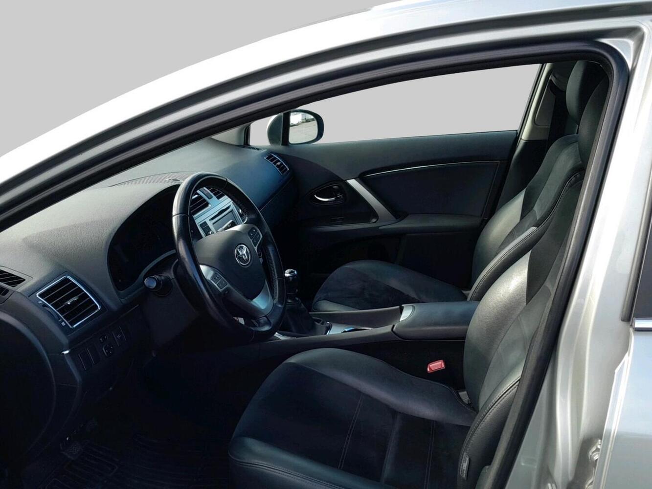 Toyota Avensis vaihtoauto