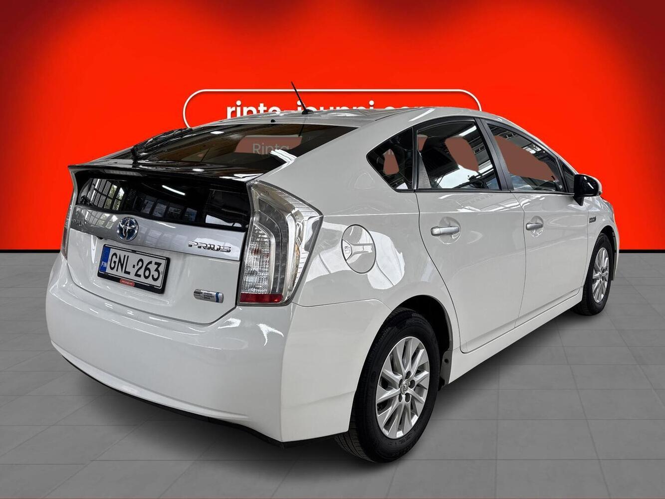 Toyota Prius PHEV vaihtoauto