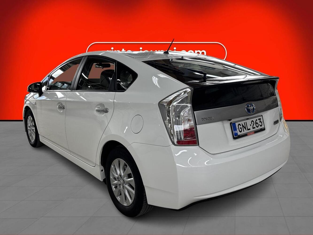 Toyota Prius PHEV vaihtoauto