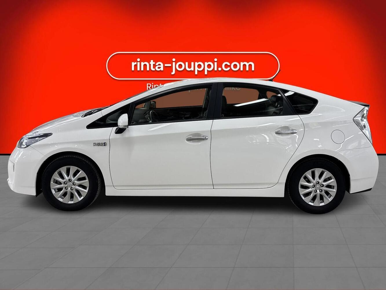 Toyota Prius PHEV vaihtoauto