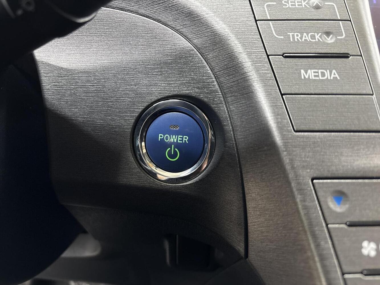 Toyota Prius PHEV vaihtoauto