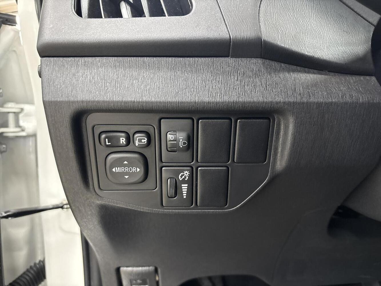 Toyota Prius PHEV vaihtoauto