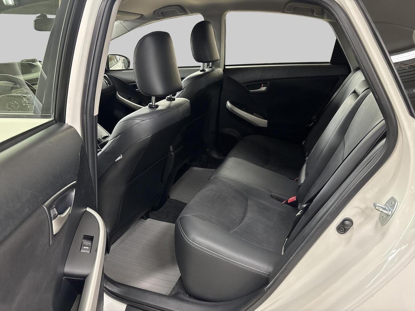 Toyota Prius PHEV vaihtoauto