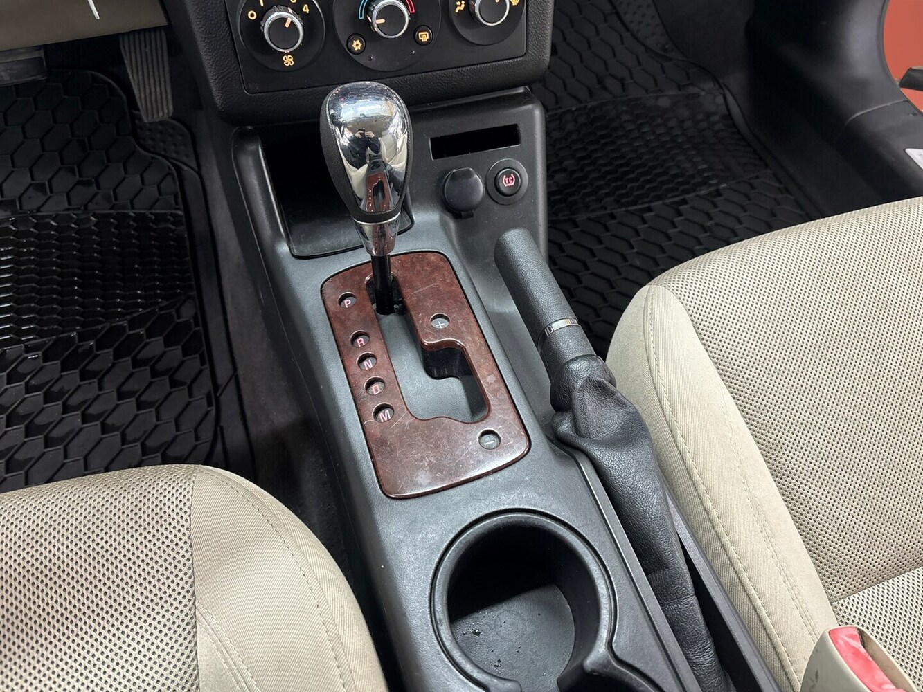 Pontiac G6 vaihtoauto