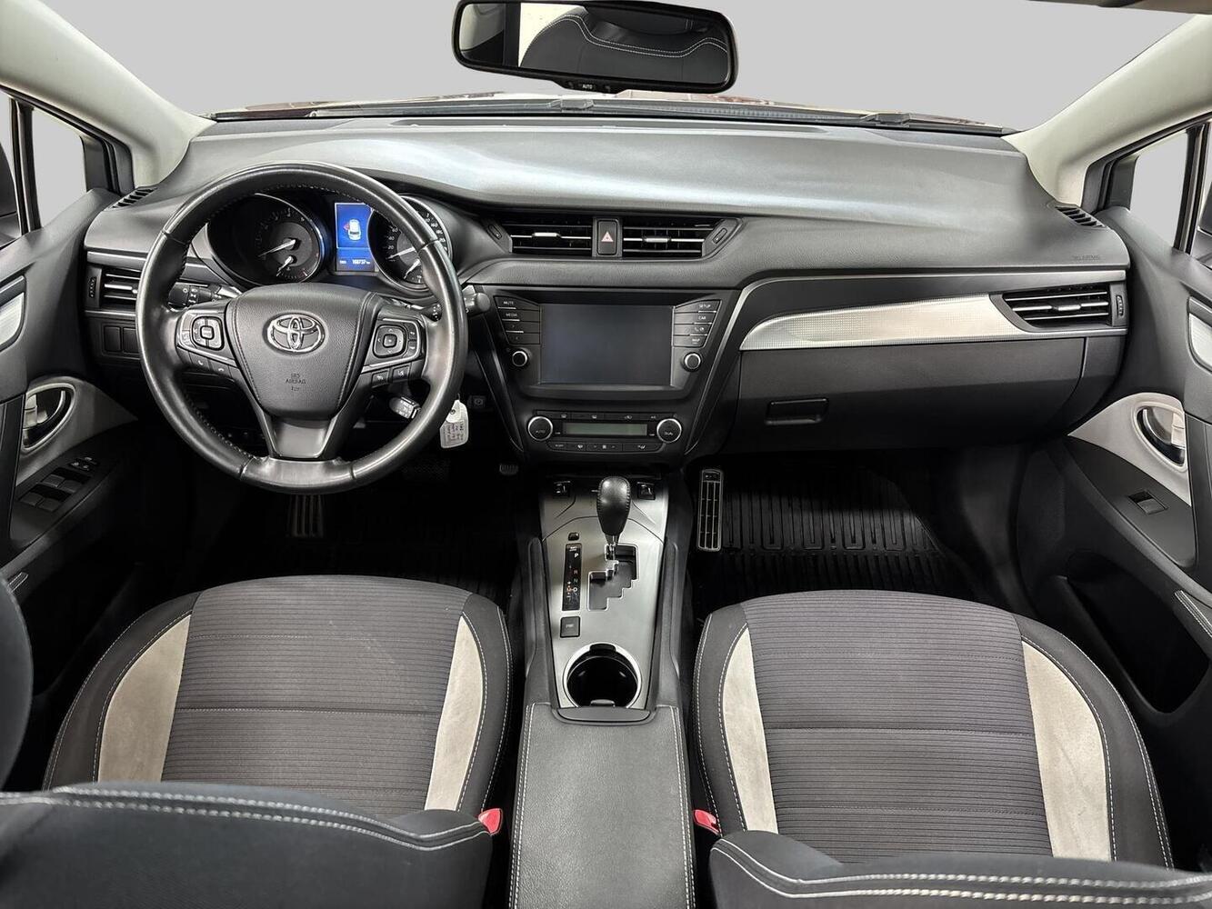 Toyota Avensis vaihtoauto