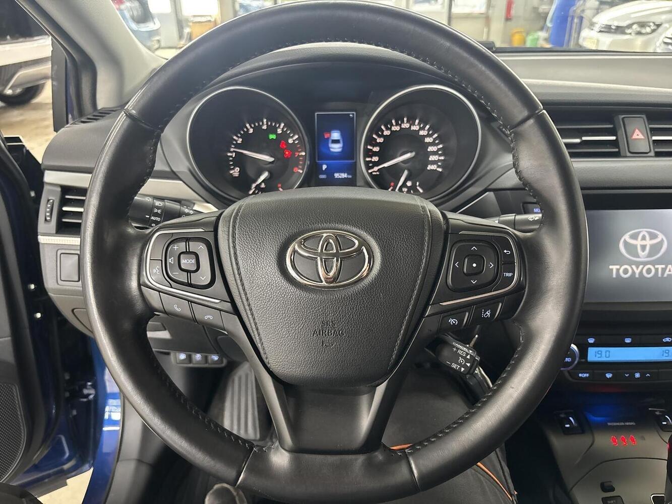 Toyota Avensis vaihtoauto