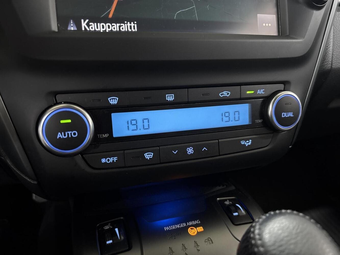 Toyota Avensis vaihtoauto