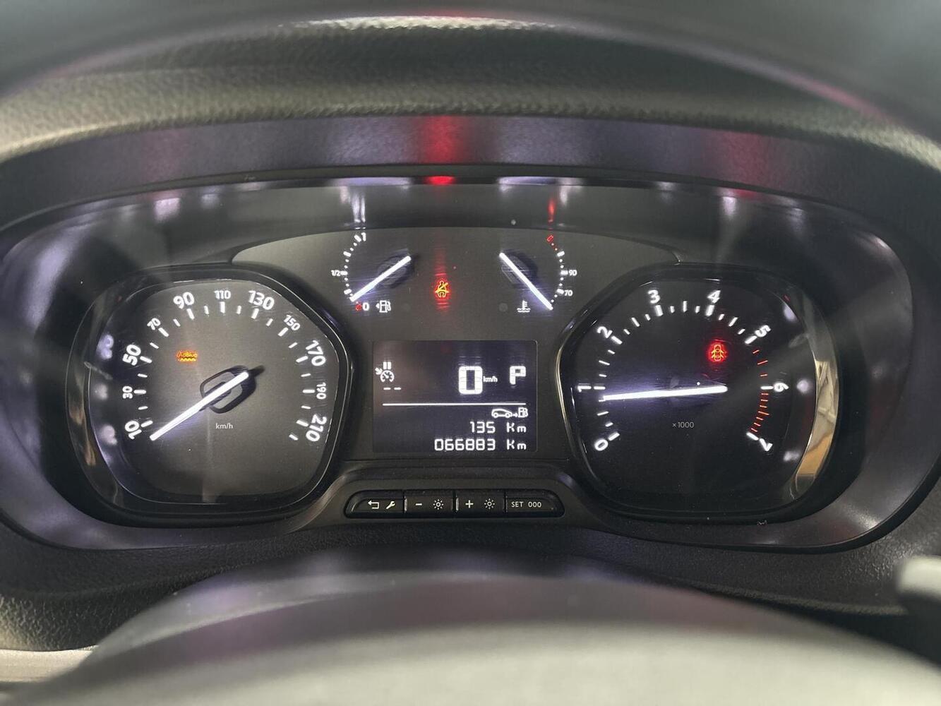Opel Vivaro vaihtoauto